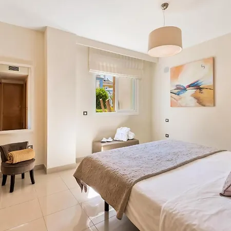 Apartment 2 Bedroom Gorgeous In *